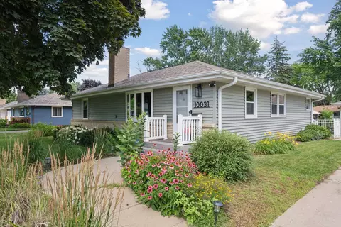 10031 Fremont Ave S, Bloomington, MN 55431