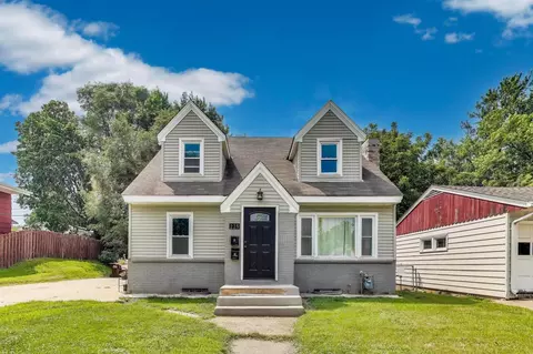 225 11th Ave N, South Saint Paul, MN 55075