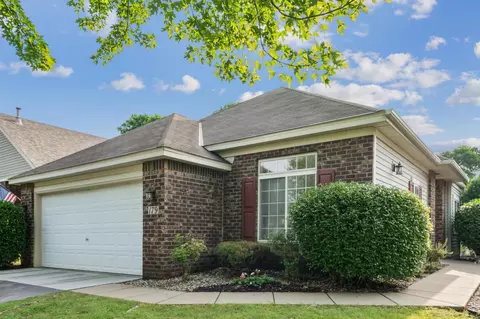 179 Lakeview Rd E, Chanhassen, MN 55317