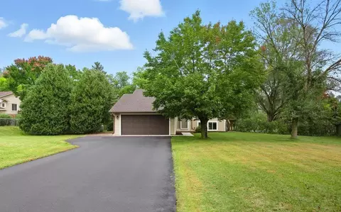 10179 Englewood Dr, Eden Prairie, MN 55347