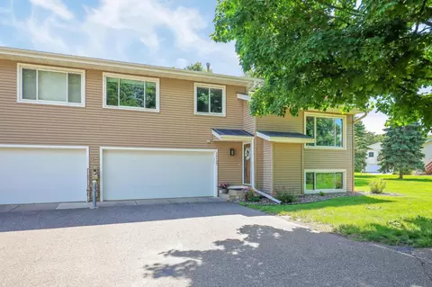 16135 Flagstaff Ct N, Rosemount, MN 55068