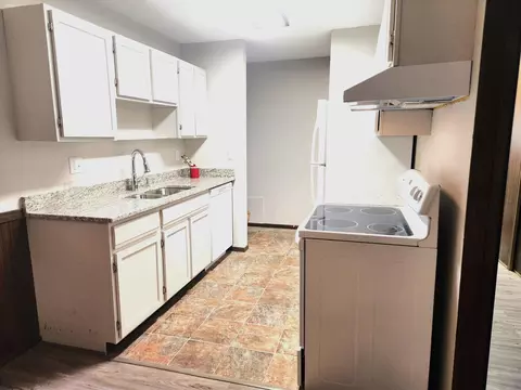 401 E Burnsville Pkwy #139, Burnsville, MN 55337