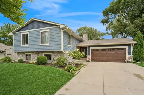 9810 Garrison Way, Eden Prairie, MN 55347