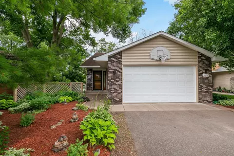 1082 Bay Dr SE, Forest Lake, MN 55025