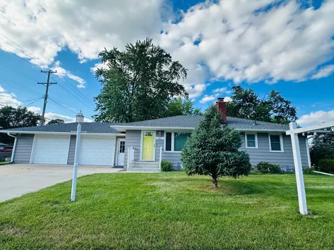 417 4th St NE, Osseo, MN 55369