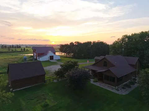 49547 440th St, Windom, MN 56101
