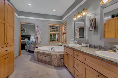 Bath - 516 19th St SE, Willmar, MN 56201 photo 3 of 5