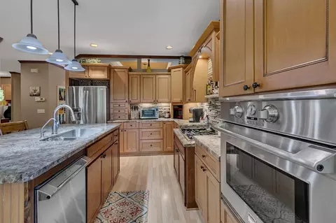 Kitchen - 516 19th St SE, Willmar, MN 56201 photo 4 of 6