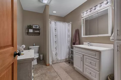 Bath - 516 19th St SE, Willmar, MN 56201 photo 4 of 5