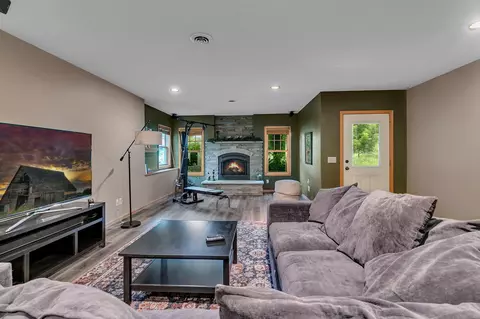 Living - 516 19th St SE, Willmar, MN 56201 photo 4 of 4
