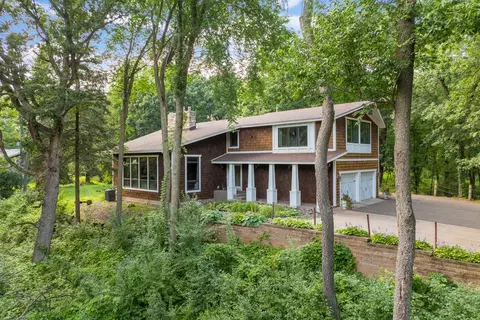 1 Partridge Ln, North Oaks, MN 55127