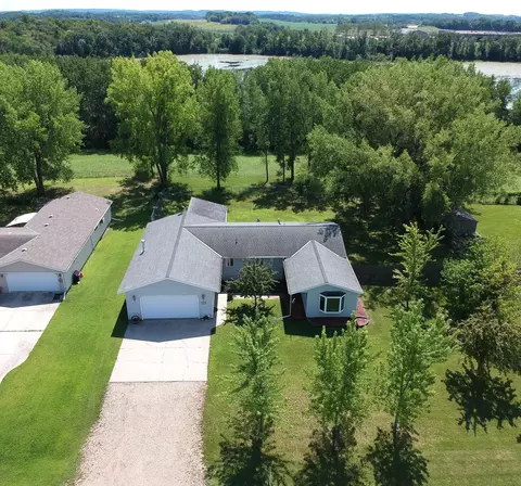 404 Ridgecrest Dr, Pelican Rapids, MN 56572