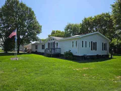 204 W Sidney St W, Morristown, MN 55052