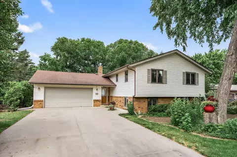 5125 Irondale Rd, Mounds View, MN 55112