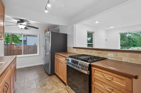 Kitchen - 7221 E River Rd, Fridley, MN 55432 photo 1 of 2