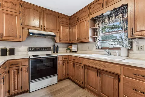 Kitchen - 22625 County Road 10, Loretto, MN 55357 photo 2 of 3
