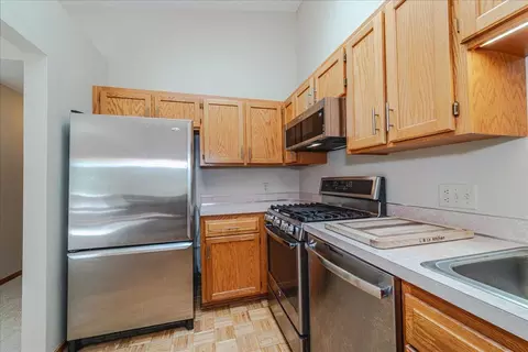 Kitchen - 1536 Clemson Dr #B, Eagan, MN 55122 photo 4 of 4
