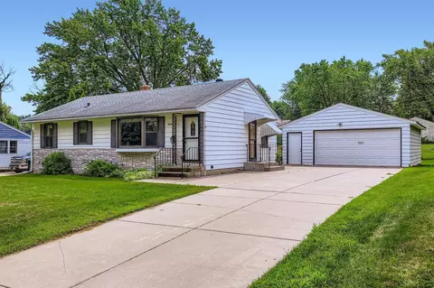 2524 Mayer Ln E, Maplewood, MN 55119