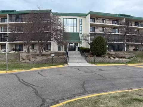 10411 Cedar Lake Rd #301, Minnetonka, MN 55305