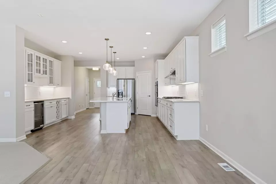 Kitchen - 1095 Moers Dr, Chaska, MN 55318 photo 11 of 11