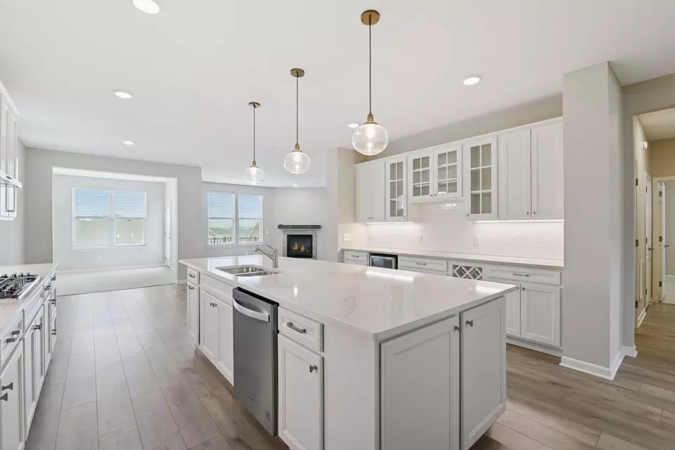 Kitchen - 1095 Moers Dr, Chaska, MN 55318 photo 8 of 11