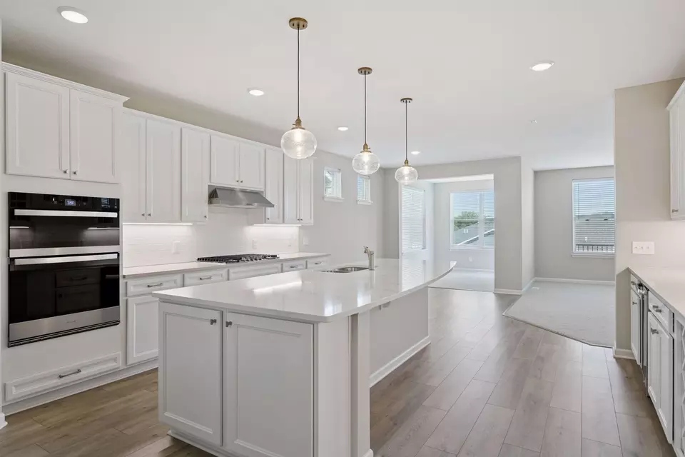 Kitchen - 1095 Moers Dr, Chaska, MN 55318 photo 7 of 11