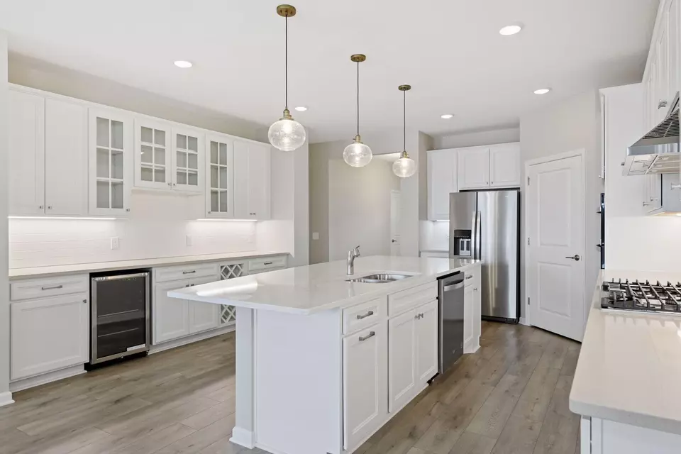 Kitchen - 1095 Moers Dr, Chaska, MN 55318 photo 4 of 11