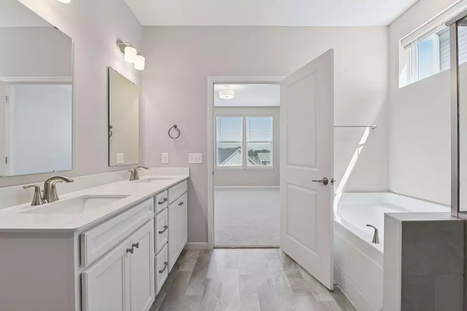 Bath - 1095 Moers Dr, Chaska, MN 55318 photo 4 of 5