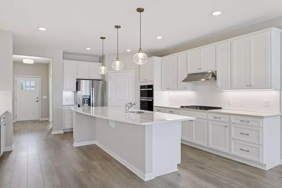 Kitchen - 1095 Moers Dr, Chaska, MN 55318 photo 3 of 11