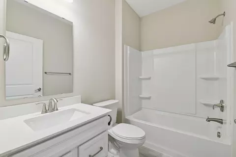 Bath - 1095 Moers Dr, Chaska, MN 55318 photo 1 of 5