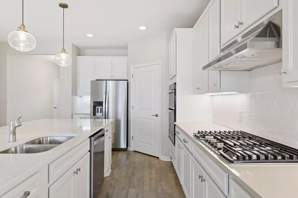 Kitchen - 1095 Moers Dr, Chaska, MN 55318 photo 6 of 11