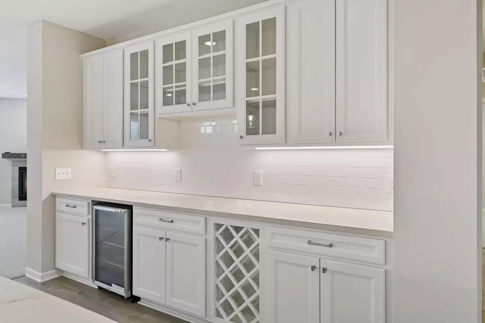 Kitchen - 1095 Moers Dr, Chaska, MN 55318 photo 10 of 11