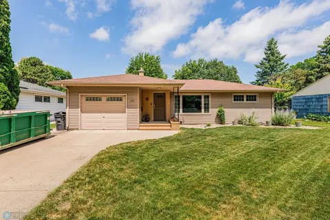 611 19th Ave S, Fargo, ND 58103