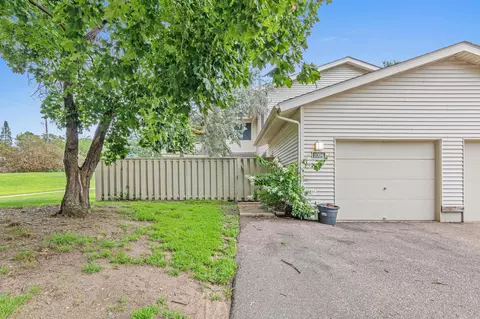 1094 Carmel Ct, Shoreview, MN 55126