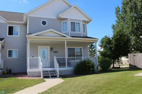 2724 34th Ave S, Fargo, ND 58104