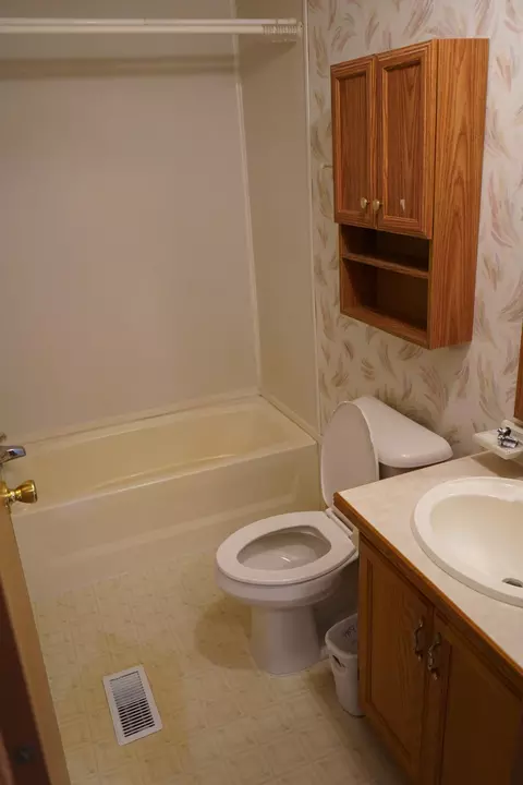 Bath - 47 Coban Dr, Duluth, MN 55808 photo 1 of 3