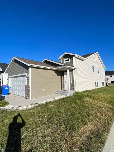 1501 69th Ave S, Fargo, ND 58104