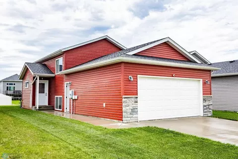 2124 Admiral Dr W, West Fargo, ND 58078