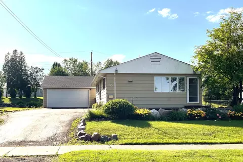 20 Field Rd, Silver Bay, MN 55614