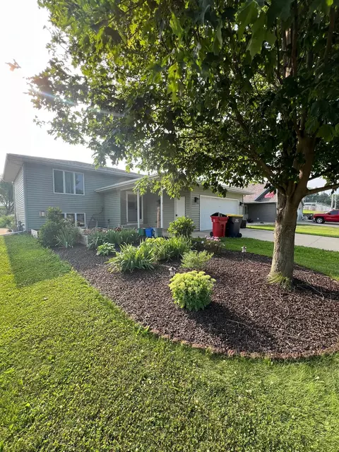 320 8th St SW, Plainview, MN 55964 photo 2