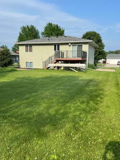 320 8th St SW, Plainview, MN 55964 photo 3