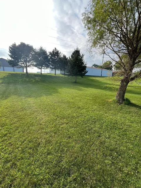 320 8th St SW, Plainview, MN 55964 photo 4