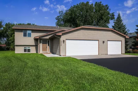 13752 Round Lake Blvd NW, Andover, MN 55304