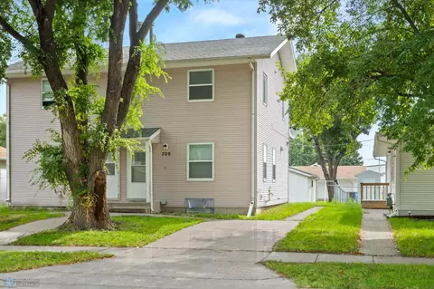 709 26th St N, Fargo, ND 58102