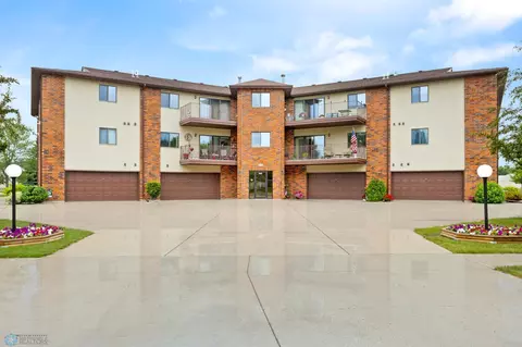 2705 35th Ave S #301, Fargo, ND 58104