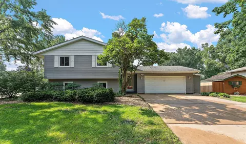 1709 Heron Ln N, Oakdale, MN 55128