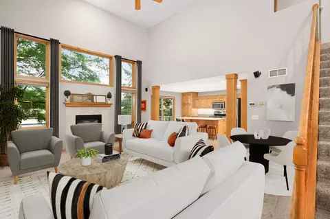 1557 Summit Shores Vis, Burnsville, MN 55306