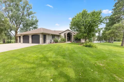 1056 Lakeside Est E, Perham, MN 56573