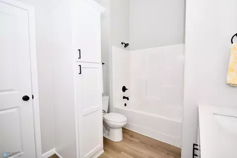 Bath - 2391 Eagle Valley Dr S, Fargo, ND 58104 photo 4 of 6