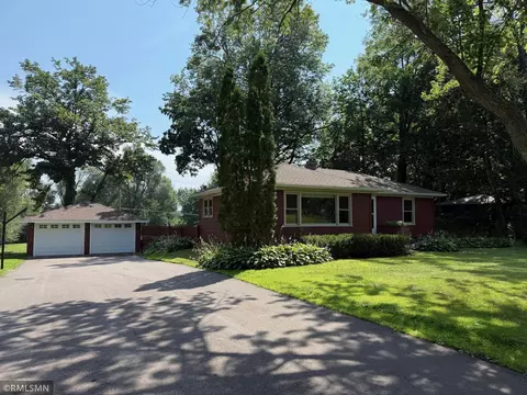 930 Laurel Ave, Hudson, WI 54016